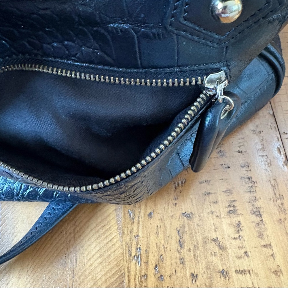 Chic Black Croc-Patterned Shoulder Bag - image 7